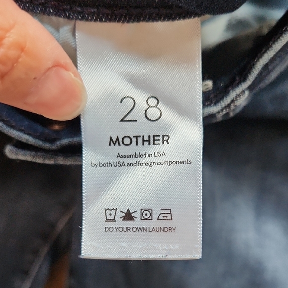 Mother Jeans The Weekender Fray Dark Wash Mint Condition Size 28 - Picture 5 of 9